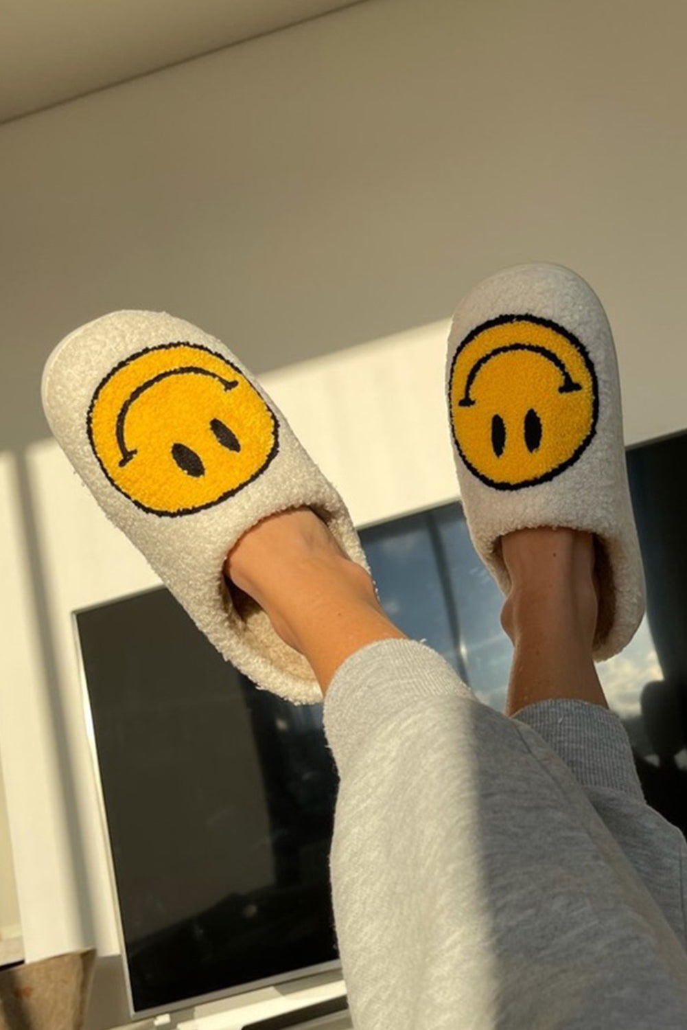 White Smile Face Print Non-slip Plush Home Slippers